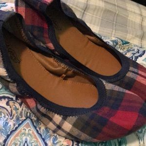 Size 8 plaid scrunch flats